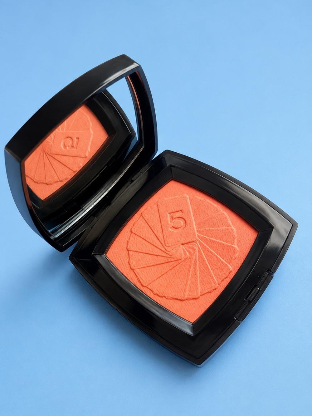 💎CHANEL limited edition matte powder blush in Blood Orange